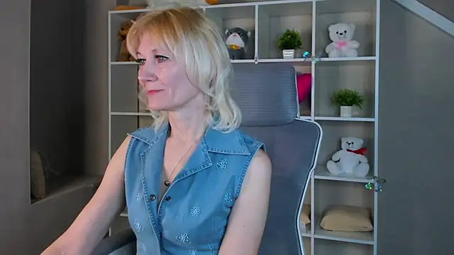 Julie Lucas online show from 10, 4, 2026