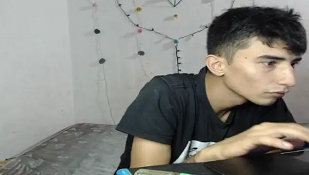 Chloe Candys online show from 15, 4, 2026