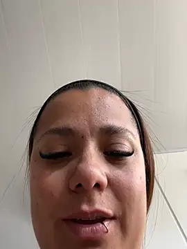 Snapshot of Pretty__Milf chatting on 19, 3, 2026 Pretty Milf online show from 19, 3, 2026