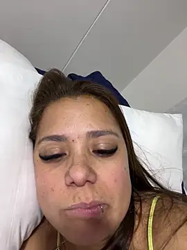 Snapshot of Pretty__Milf chatting on 5, 4, 2026 Pretty Milf online show from 5, 4, 2026
