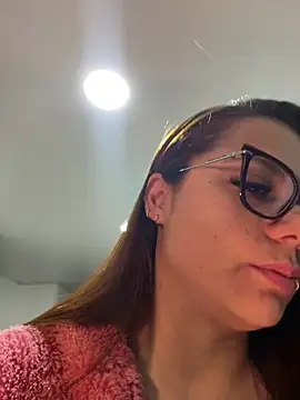 Snapshot of Pretty__Milf chatting on 29, 4, 2026 Pretty Milf online show from 29, 4, 2026