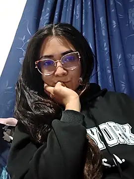 Snapshot of Freyarosse chatting on 25, 2, 2026 Freyarosse online show from 25, 2, 2026