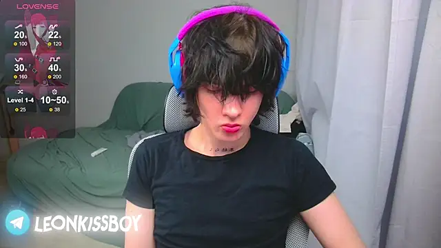 LeonBoykisser online show from 15, 4, 2026