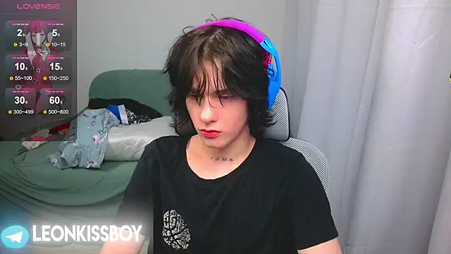 LeonBoykisser online show from 15, 4, 2026