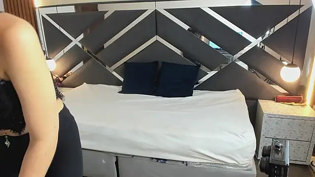 Ambarross  online show from 9, 3, 2026