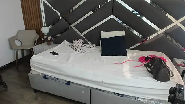 Ambarross  online show from 4, 4, 2026