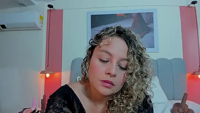 Snapshot of EmmaBoyd chatting on 16, 6, 2026 EmmaBoyd online show from 16, 6, 2026