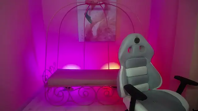 Snapshot of Ashley_benson_x chatting on 2, 2, 2026 Ashley benson x online show from 2, 2, 2026