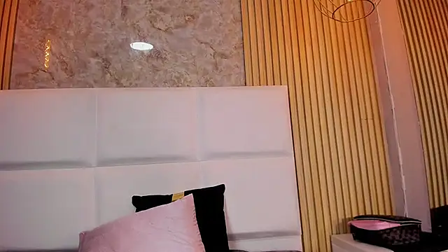 Zoehoney hl online show from 7, 3, 2026