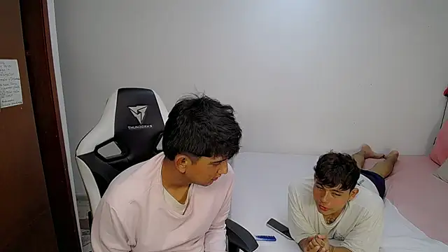 Snapshot of Maxwell_boys chatting on 25, 2, 2026 Maxwell boys online show from 25, 2, 2026