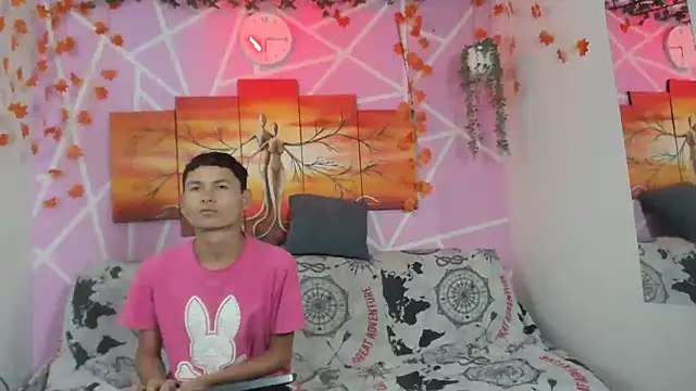 Milanhot2006 online show from 19, 1, 2026