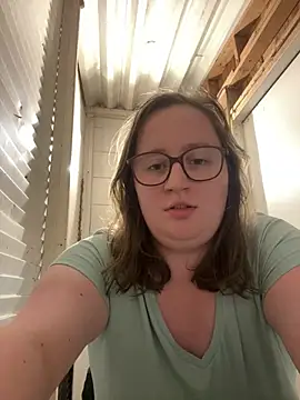 lucycomestrue online show from 2, 7, 2026