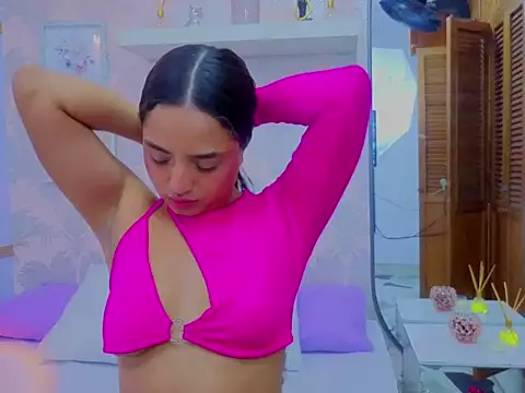 Snapshot of Emma_Thompssonn chatting on 2, 3, 2026 Emma Thompssonn online show from 2, 3, 2026