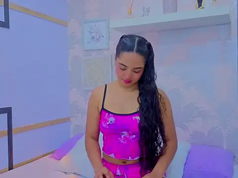 Snapshot of Emma_Thompssonn chatting on 3, 3, 2026 Emma Thompssonn online show from 3, 3, 2026