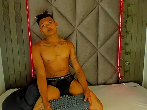 AndrewKenoxx  online show from 7, 3, 2026