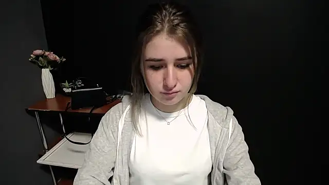 Sunny siren online show from 27, 3, 2026