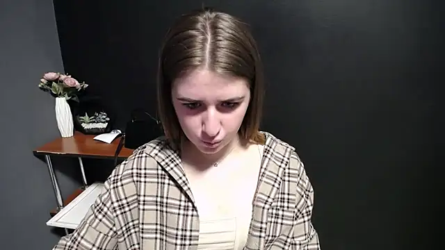 Sunny siren online show from 28, 3, 2026