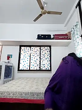 Hot-Tinaa online show from 8, 4, 2026