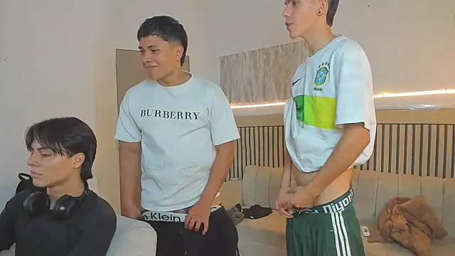 Snapshot of friendslikeplay chatting on 11, 2, 2026 friendslikeplay online show from 11, 2, 2026