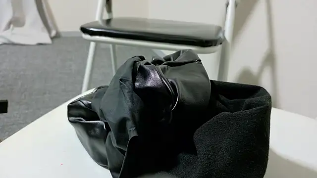 kyuleather online show from 17, 4, 2026