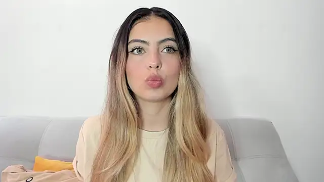 Fernanda aaaa online show from 6, 4, 2026