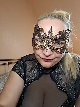 Snapshot of MaskedQueen77 chatting on 12, 6, 2026 MaskedQueen77 online show from 12, 6, 2026