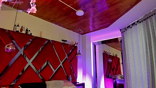 Lucia 24x online show from 6, 3, 2026