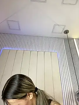 JuliaColemann online show from 8, 2, 2026