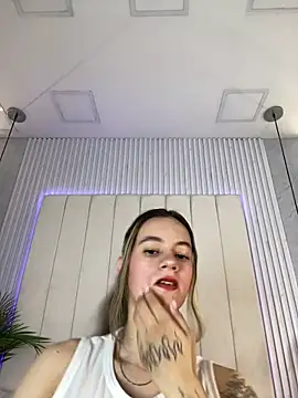 JuliaColemann online show from 14, 3, 2026
