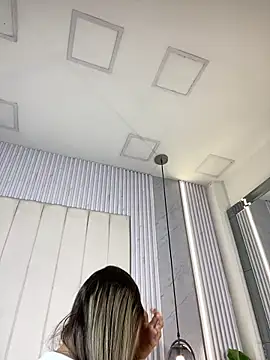 JuliaColemann online show from 7, 5, 2026