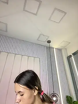 JuliaColemann online show from 12, 5, 2026