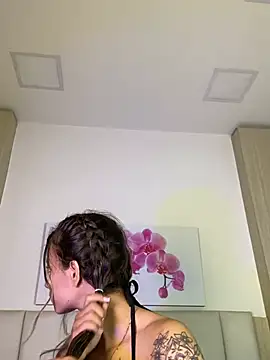 JuliaColemann online show from 27, 5, 2026