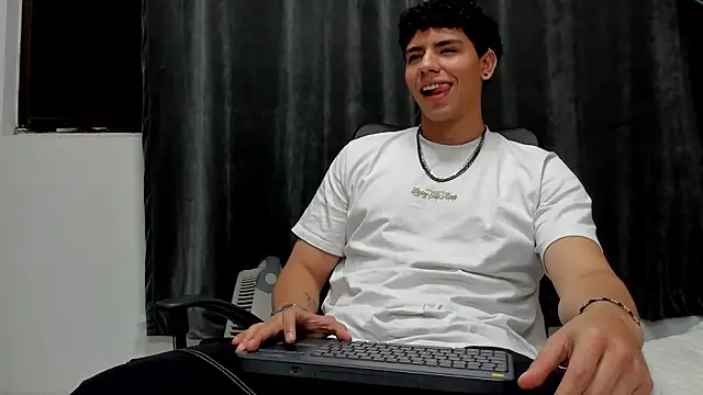 Snapshot of Tobias_Vega chatting on 1, 3, 2026 Tobias Vega online show from 1, 3, 2026