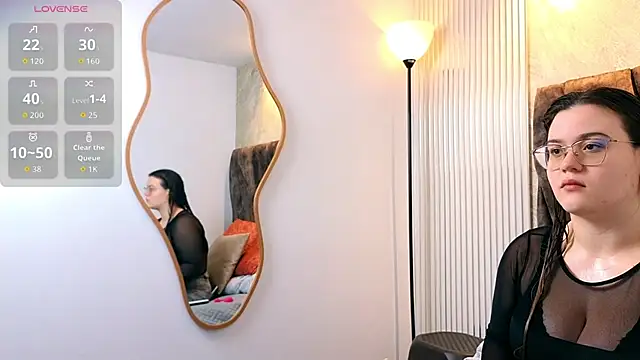 zoe hugeboobs online show from 28, 2, 2026