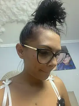 Snapshot of HiddendesireXO01 chatting on 9, 7, 2026 HiddendesireXO01 online show from 9, 7, 2026