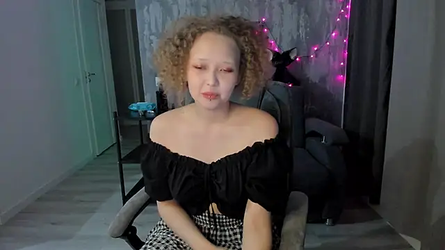 Snapshot of Senya_Sol chatting on 7, 7, 2026 Senya Sol online show from 7, 7, 2026
