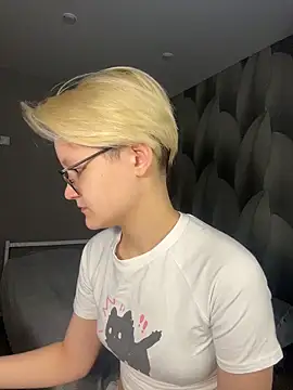 LuunaDorean online show from 13, 2, 2026