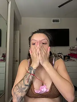 Mandygonewild online show from 24, 4, 2026