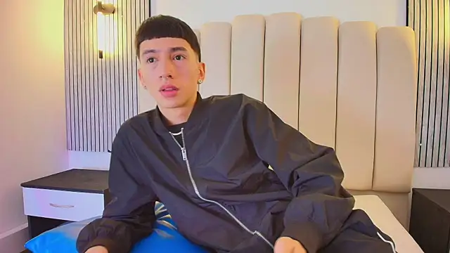 lian cameron online show from 10, 4, 2026