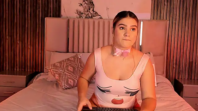 Snapshot of Liiahfontaine chatting on 2, 2, 2026 Liiahfontaine online show from 2, 2, 2026