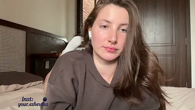 ItsEzheVika online show from 2, 2, 2026