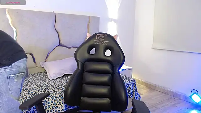 EVAN TAY online show from 14, 3, 2026