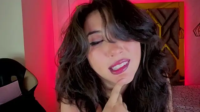 Snapshot of Luvienne chatting on 6, 2, 2026 Luvienne online show from 6, 2, 2026