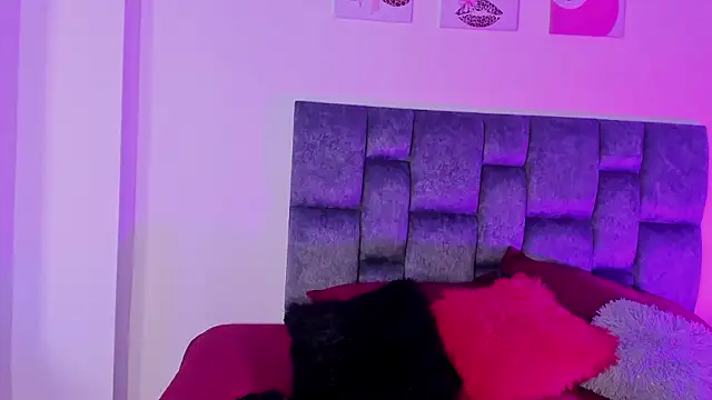 Isabella Moon9 online show from 7, 2, 2026