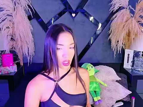 KylieWhitee online show from 27, 3, 2026