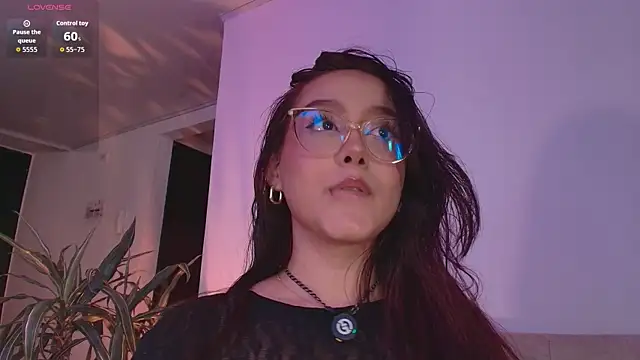 Snapshot of kittysophie_ chatting on 8, 3, 2026 kittysophie online show from 8, 3, 2026