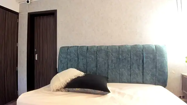 Aleera Walton online show from 14, 4, 2026