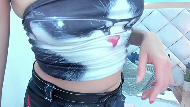 crystalstonee online show from 24, 3, 2026