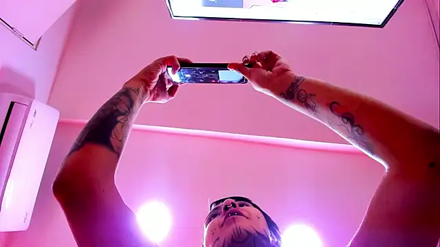 Dahliablack online show from 2, 4, 2026