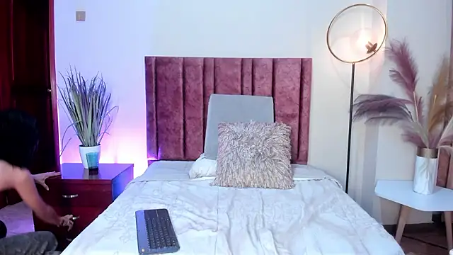 AylaStone online show from 19, 2, 2026